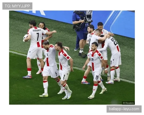 捷克队强势晋级欧洲杯预选赛，团队精神与实力闪耀赛场