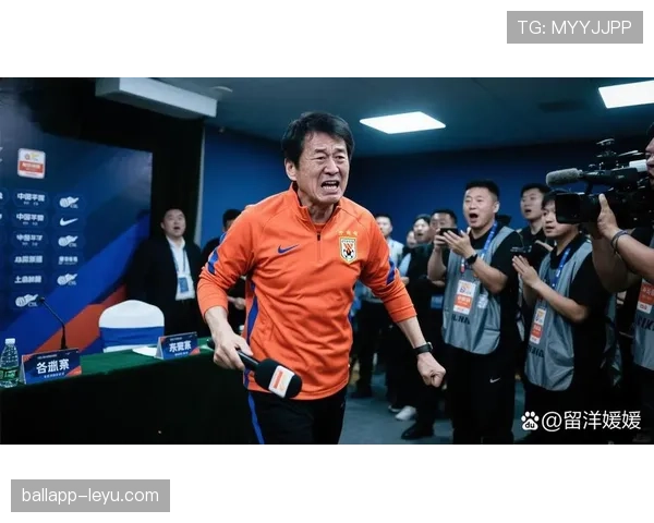 解放者杯焦点战VAR争议引爆舆论，裁判关键判罚成比赛转折点