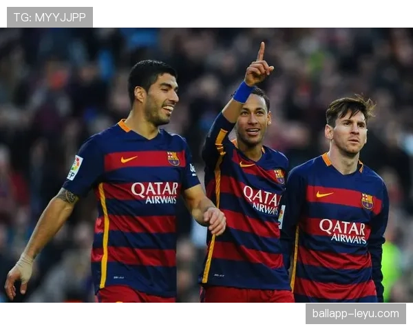 内马尔刚发的一段视频，沙发能坐下半个球队，我真的笑不出来